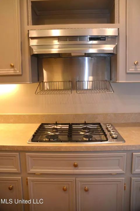 Kitchen - 105 Fox Run Rd, Brandon, MS 39047 photo 3 of 4