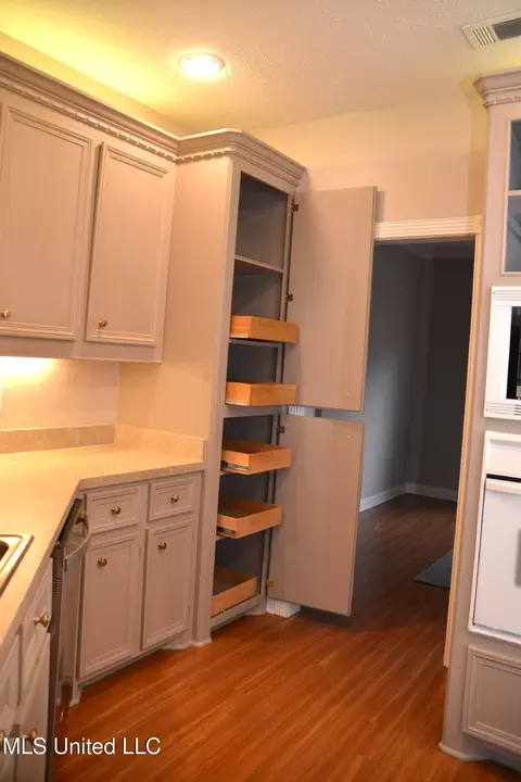 Kitchen - 105 Fox Run Rd, Brandon, MS 39047 photo 4 of 4