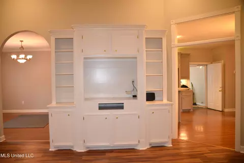 Living - 105 Fox Run Rd, Brandon, MS 39047 photo 3 of 3