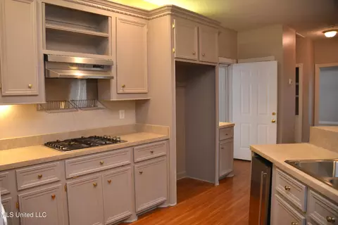Kitchen - 105 Fox Run Rd, Brandon, MS 39047 photo 2 of 4