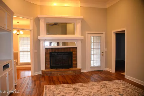 Living - 105 Fox Run Rd, Brandon, MS 39047 photo 1 of 3