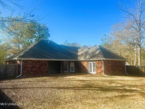 Exterior - 105 Fox Run Rd, Brandon, MS 39047 photo 3 of 4