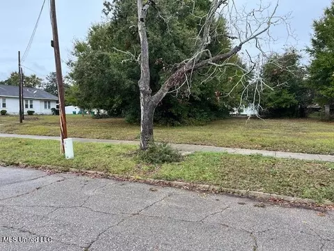 3618 10th St, Gulfport, MS 39501