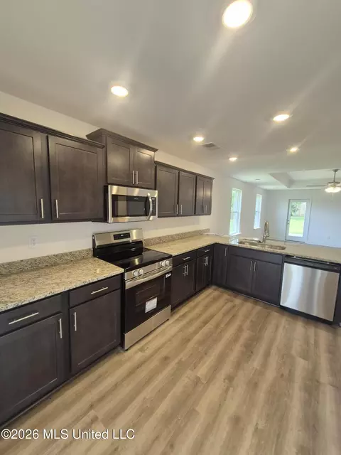 Kitchen - 7720 Ferndale Dr, Olive Branch, MS 38654 photo 3 of 3