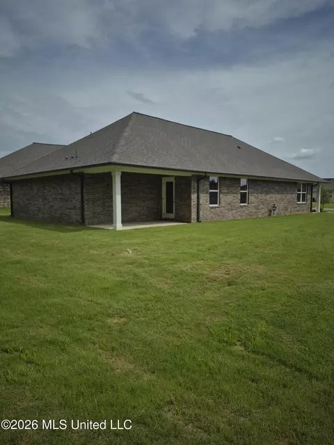 Exterior - 7720 Ferndale Dr, Olive Branch, MS 38654 photo 2 of 3