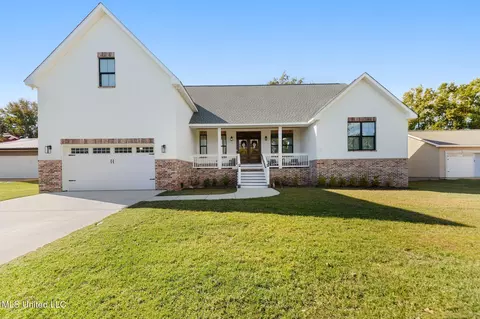 471 Cove Dr, Biloxi, MS 39531