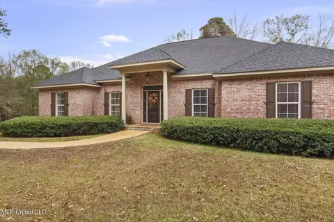 113 Allenwood Dr, Canton, MS 39046