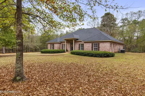 113 Allenwood Dr, Canton, MS 39046