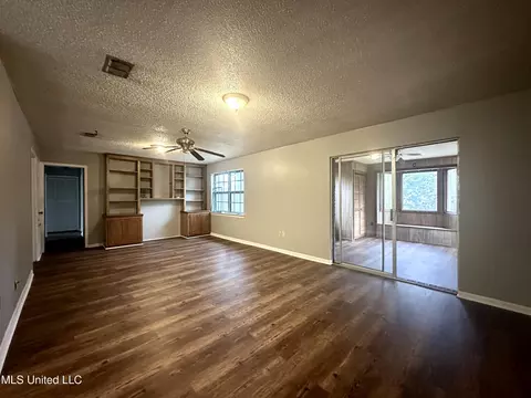 Living - 109 11th St, Mccomb, MS 39648 photo 2 of 2