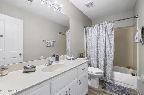 Bath - 5841 Blocker St, Olive Branch, MS 38654 photo 2 of 2