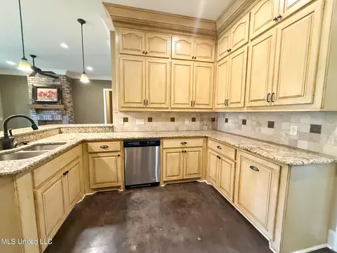 Kitchen - 961 Willow Grande Cir, Brandon, MS 39047 photo 1 of 3