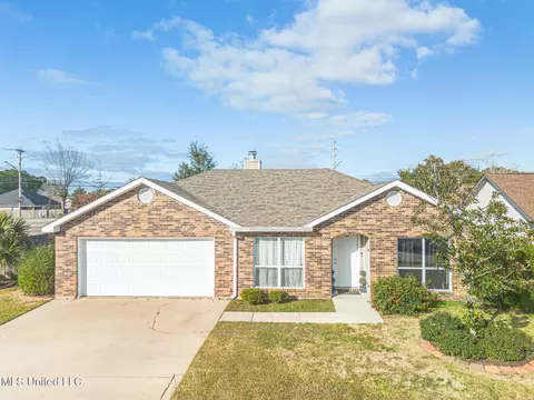 2082 Juniper Dr, Biloxi, MS 39532