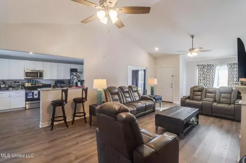 Entry Way - 2082 Juniper Dr, Biloxi, MS 39532 photo 1 of 1