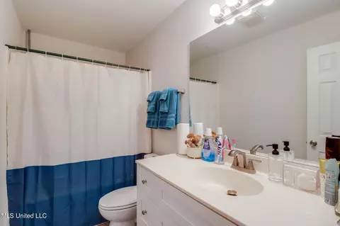 Bath - 2082 Juniper Dr, Biloxi, MS 39532 photo 2 of 2