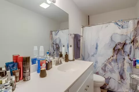 Bath - 2082 Juniper Dr, Biloxi, MS 39532 photo 1 of 2