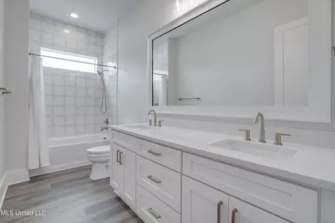 Bath - 1324 Enos St, Diamondhead, MS 39525 photo 6 of 7