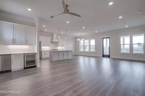 Living - 1324 Enos St, Diamondhead, MS 39525 photo 2 of 5