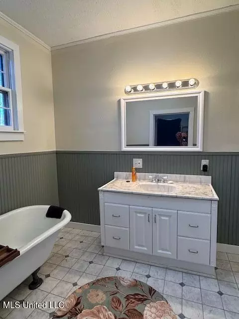 Bath - 510 Union St, Gloster, MS 39638 photo 4 of 5