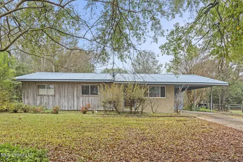 322 Beverly Cir, Crystal Springs, MS 39059