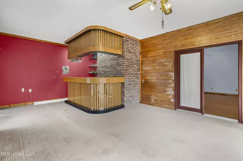 Living - 4441 Big Horn Dr, Nesbit, MS 38651 photo 5 of 7