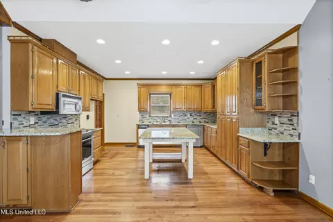 Kitchen - 4441 Big Horn Dr, Nesbit, MS 38651 photo 3 of 3
