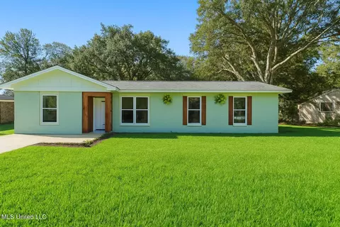 2617 State St, Gautier, MS 39553