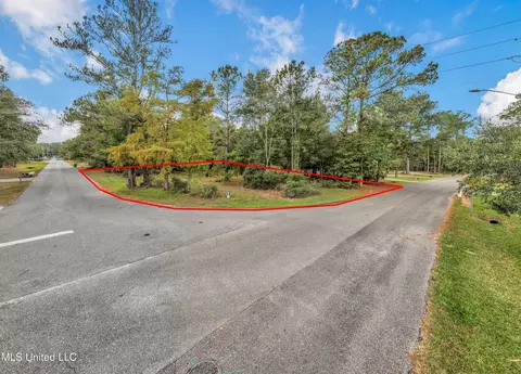 8372 Maunalani Pl, Diamondhead, MS 39525 photo 5