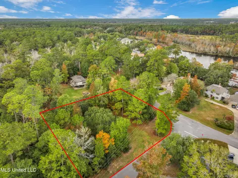 8372 Maunalani Pl, Diamondhead, MS 39525