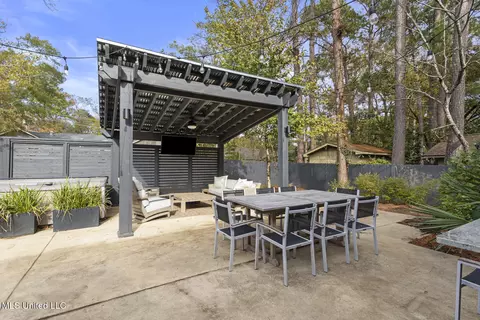 Exterior - 2342 Wild Valley Dr, Jackson, MS 39211 photo 3 of 6