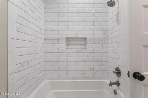 Bath - 2342 Wild Valley Dr, Jackson, MS 39211 photo 5 of 6