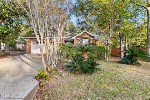 552 Hanauma Ct, Diamondhead, MS 39525