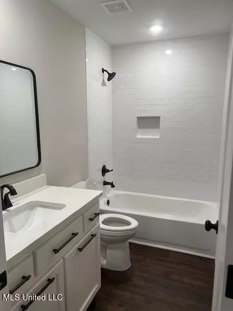 Bath - 186 E South St, Hernando, MS 38632 photo 6 of 6
