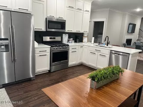 Kitchen - 186 E South St, Hernando, MS 38632 photo 2 of 2