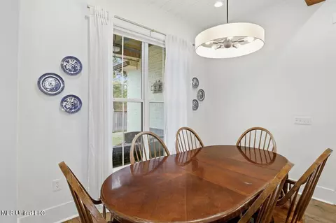 Dining - 246 Arbor Trl, Brandon, MS 39047 photo 3 of 4