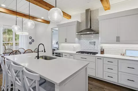 Kitchen - 246 Arbor Trl, Brandon, MS 39047 photo 2 of 4