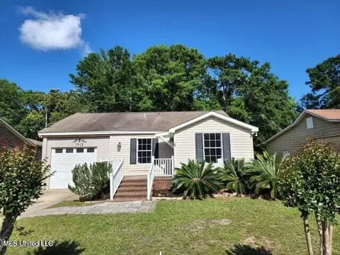 1912 10th St, Pascagoula, MS 39567