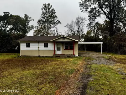 8 Oak Ln, Natchez, MS 39120