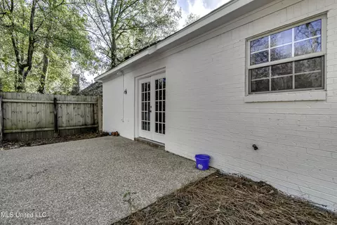 Exterior - 1116 Ellington Ct, Brandon, MS 39042 photo 7 of 11