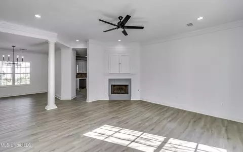 Living - 1116 Ellington Ct, Brandon, MS 39042 photo 2 of 5