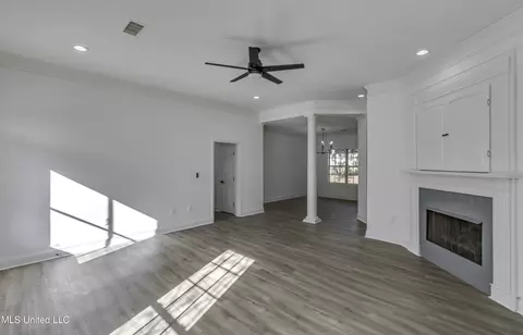 Living - 1116 Ellington Ct, Brandon, MS 39042 photo 5 of 5
