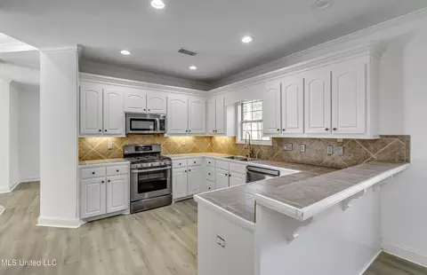 Kitchen - 1116 Ellington Ct, Brandon, MS 39042 photo 6 of 6
