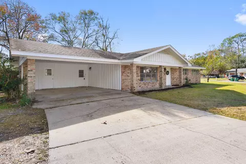 13013 Cambridge Blvd, Ocean Springs, MS 39564
