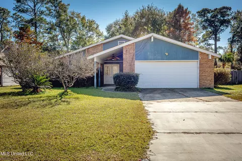 2704 Catherine Dr, Ocean Springs, MS 39564