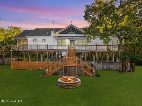11414 Lorraine Rd, Gulfport, MS 39503