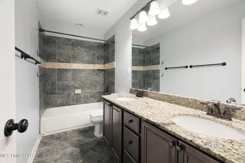 Bath - 4809 Bakersfield Dr, Nesbit, MS 38651 photo 4 of 4