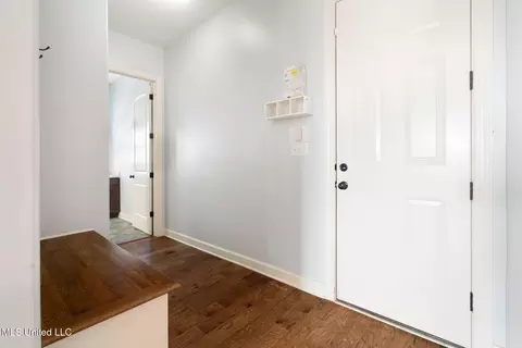 Entry Way - 4809 Bakersfield Dr, Nesbit, MS 38651 photo 5 of 6