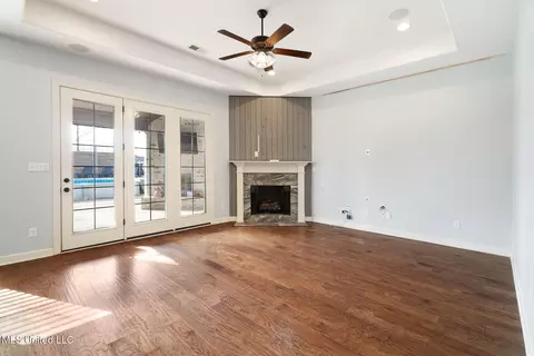 Living - 4809 Bakersfield Dr, Nesbit, MS 38651 photo 1 of 4
