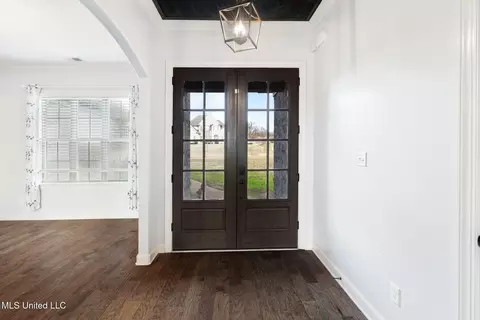 Entry Way - 4809 Bakersfield Dr, Nesbit, MS 38651 photo 1 of 6