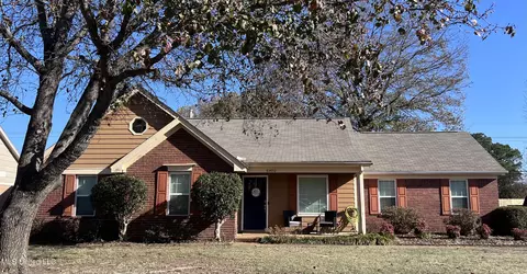 5400 Lime Tree Dr, Southaven, MS 38671