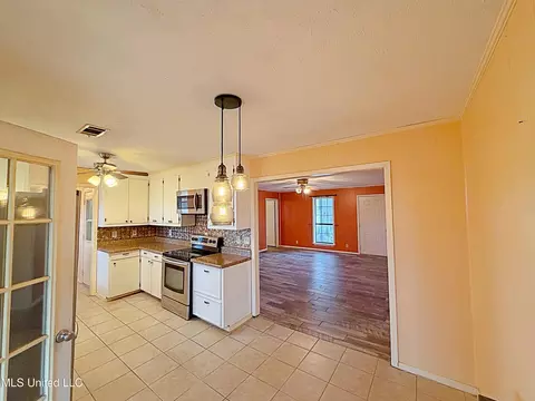 Kitchen - 4011 Midway Rd, Carthage, MS 39051 photo 4 of 4